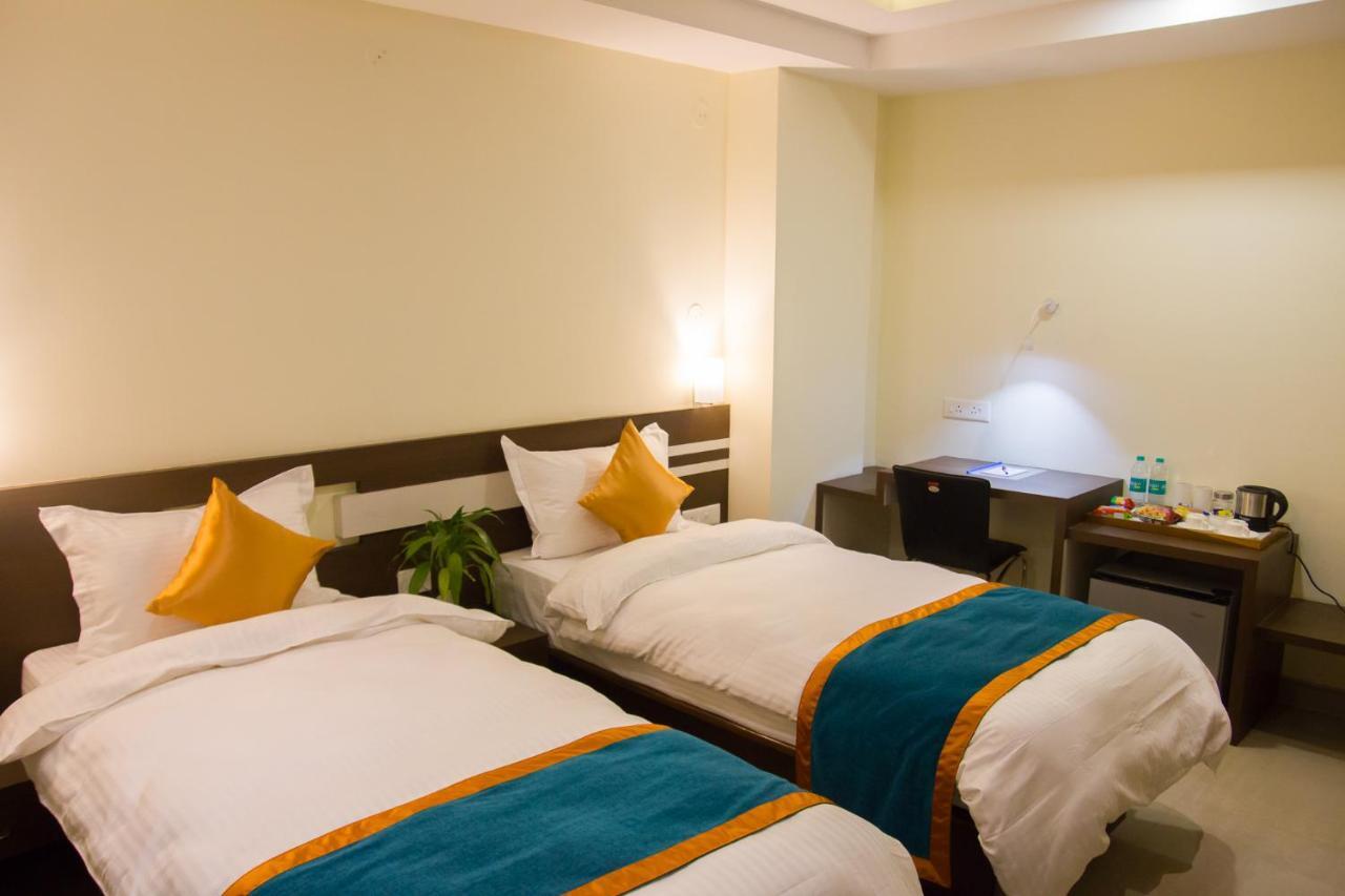 Hotel Park Riviera Guwahati Eksteriør bilde