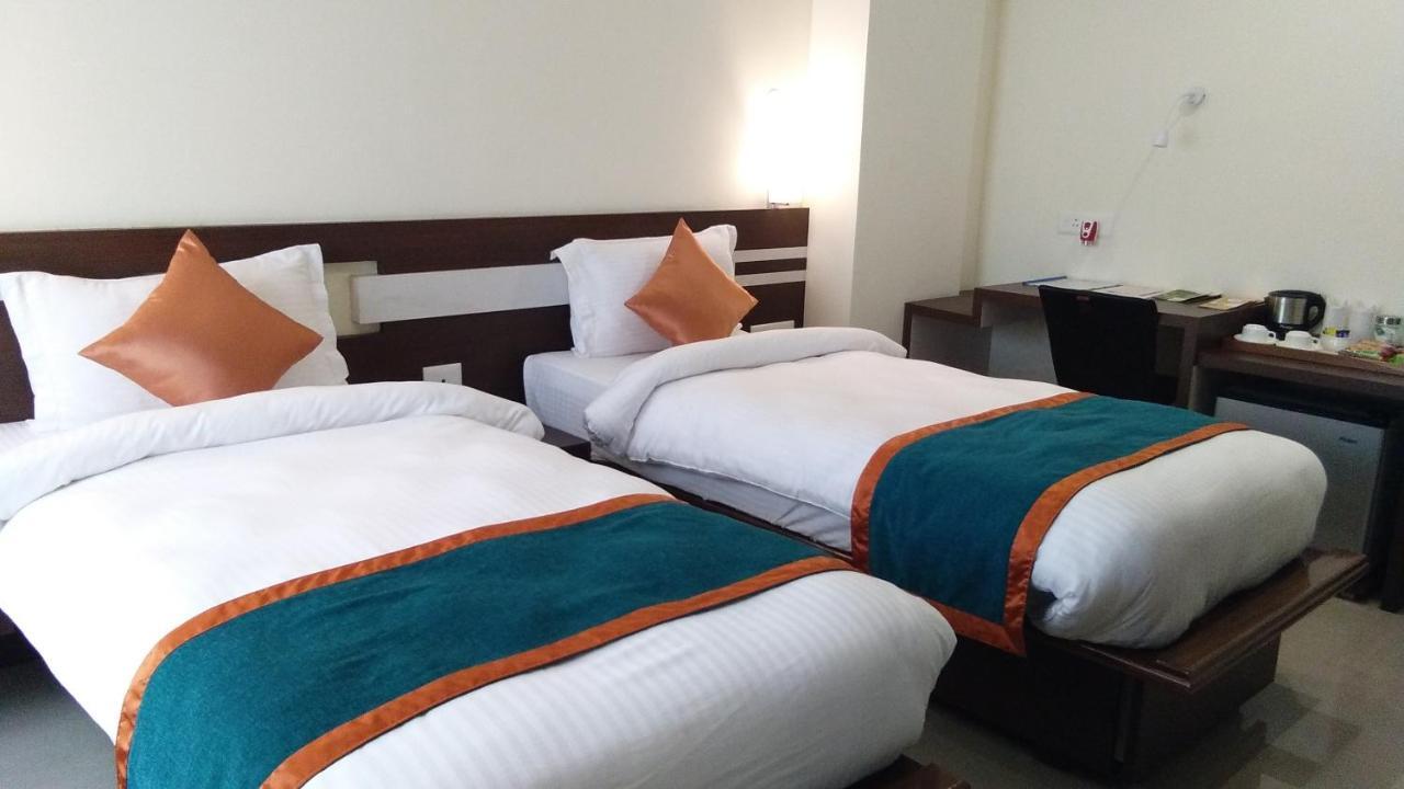 Hotel Park Riviera Guwahati Eksteriør bilde