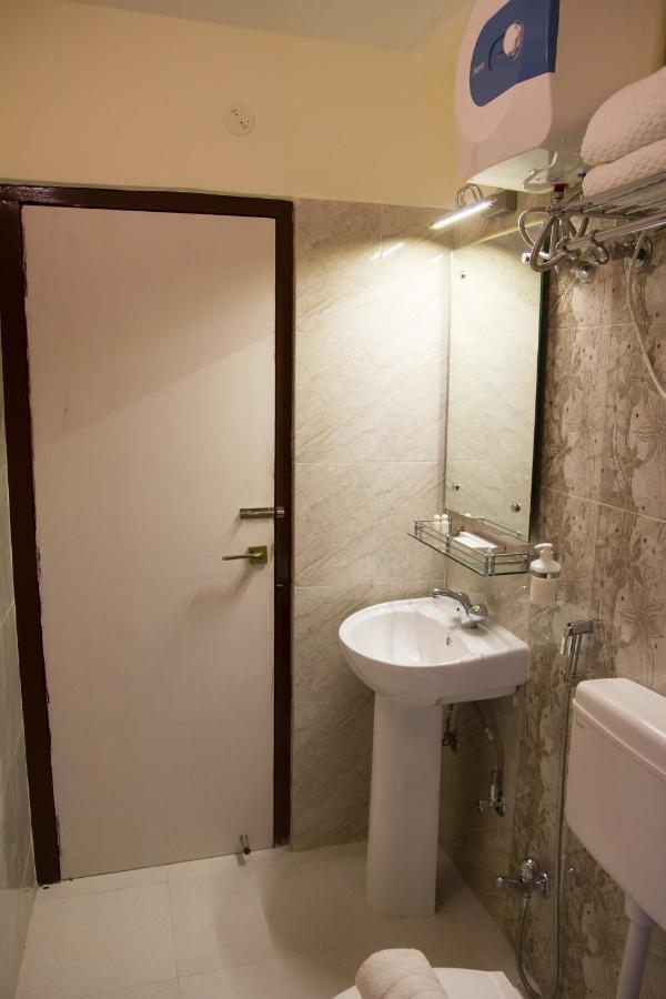 Hotel Park Riviera Guwahati Eksteriør bilde