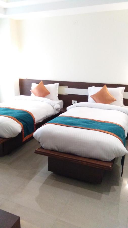 Hotel Park Riviera Guwahati Eksteriør bilde