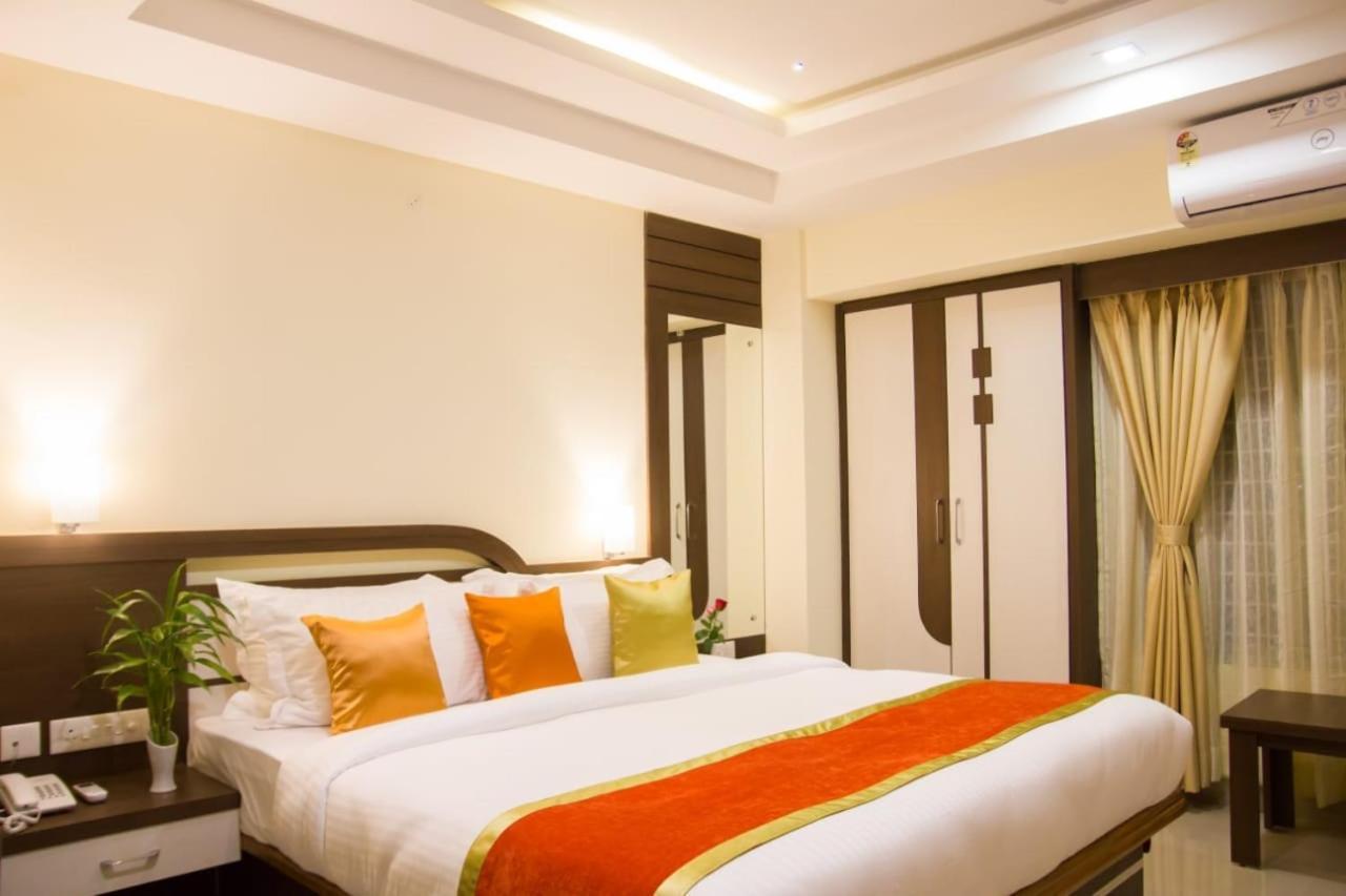 Hotel Park Riviera Guwahati Eksteriør bilde