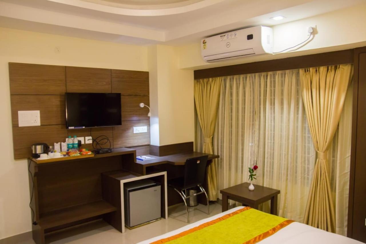 Hotel Park Riviera Guwahati Eksteriør bilde